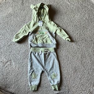 Disney/Star Wars The Child Grogu sweat suit